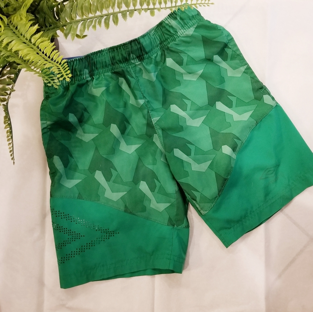 Umbro green boys shorts, excellent cond.